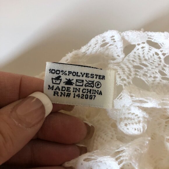 Simply Noelle White Lace Infinity Scarf With Button Detail - Picture 5 of 8